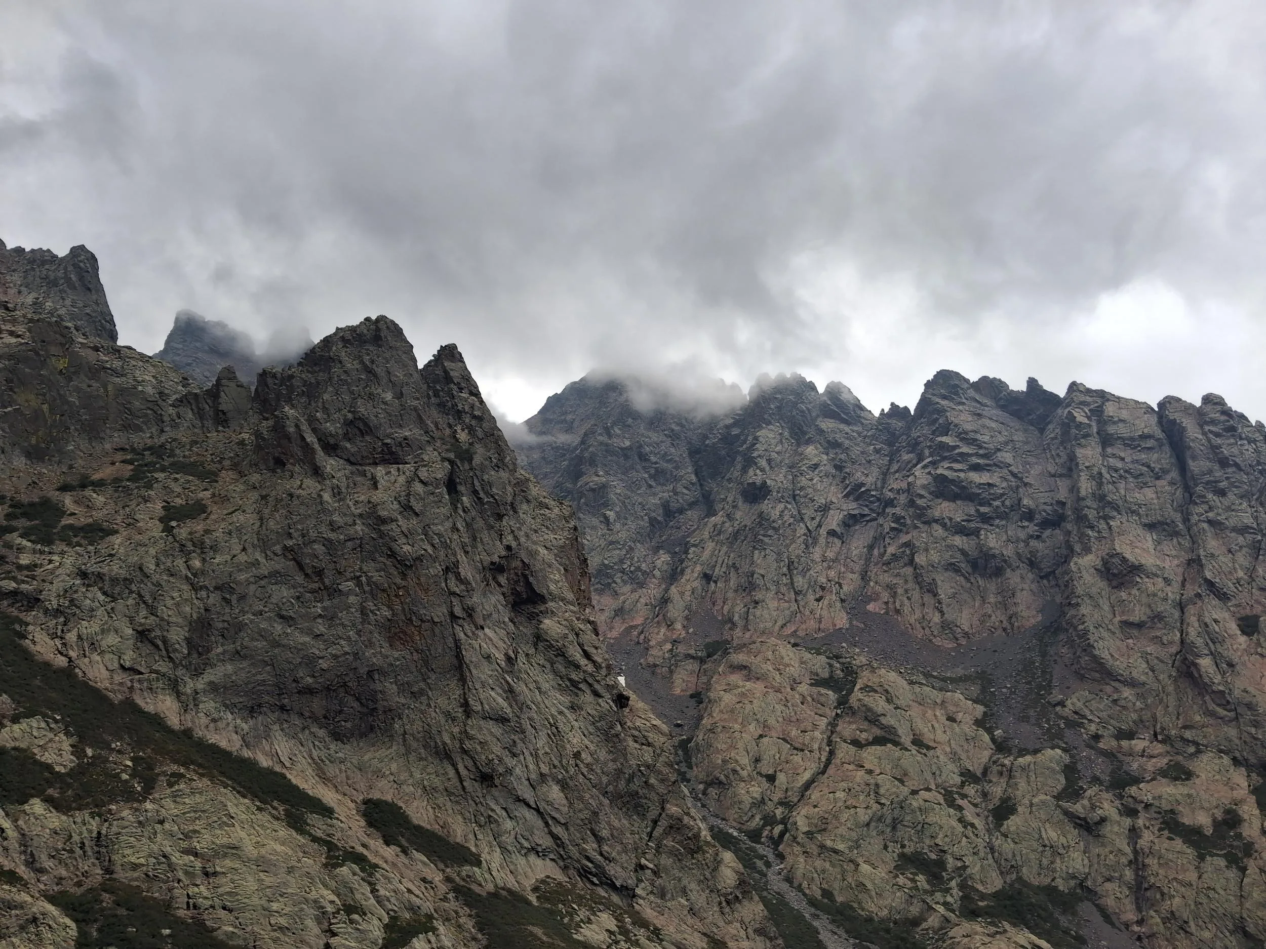 Descente sous la pluie