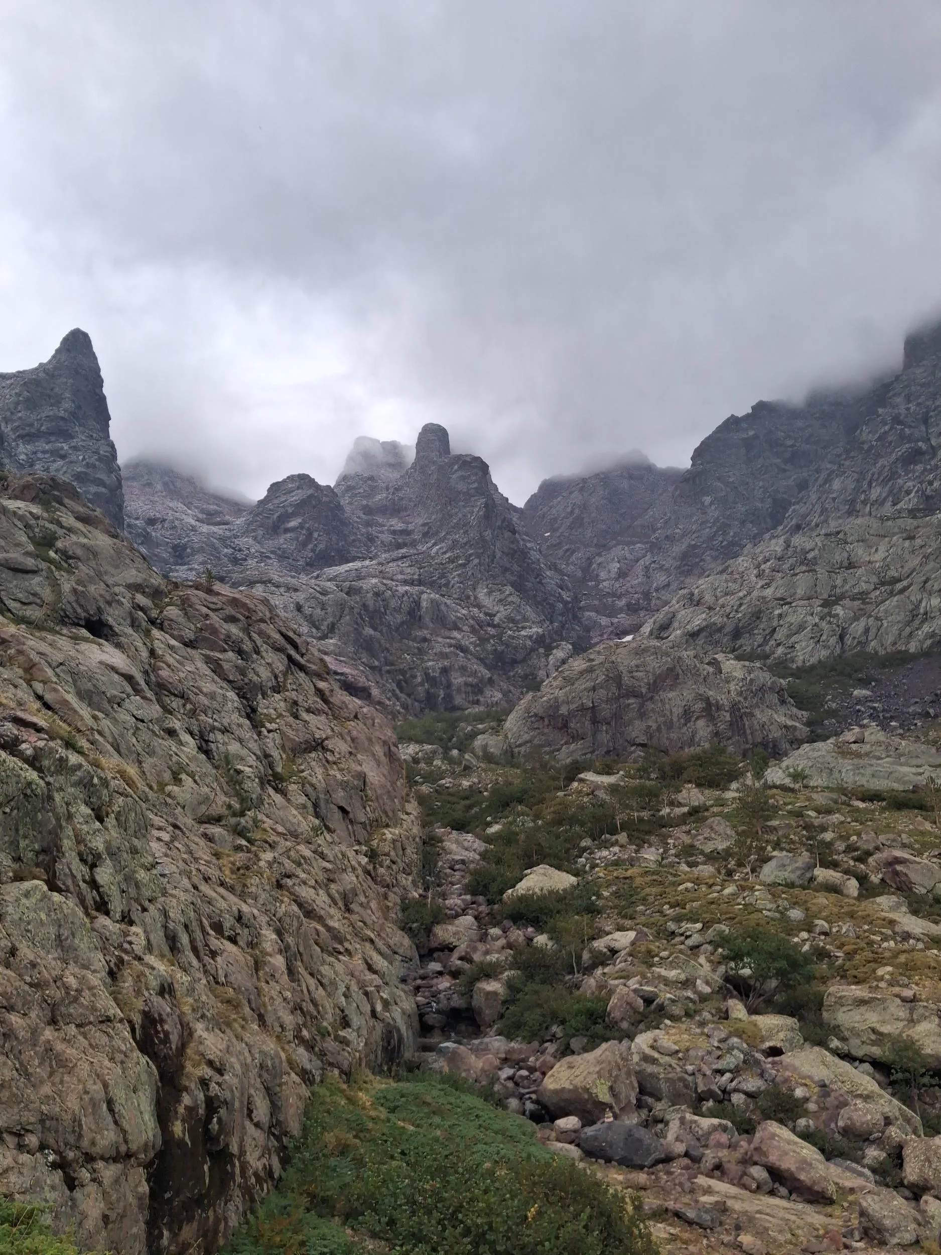 Descente sous la pluie